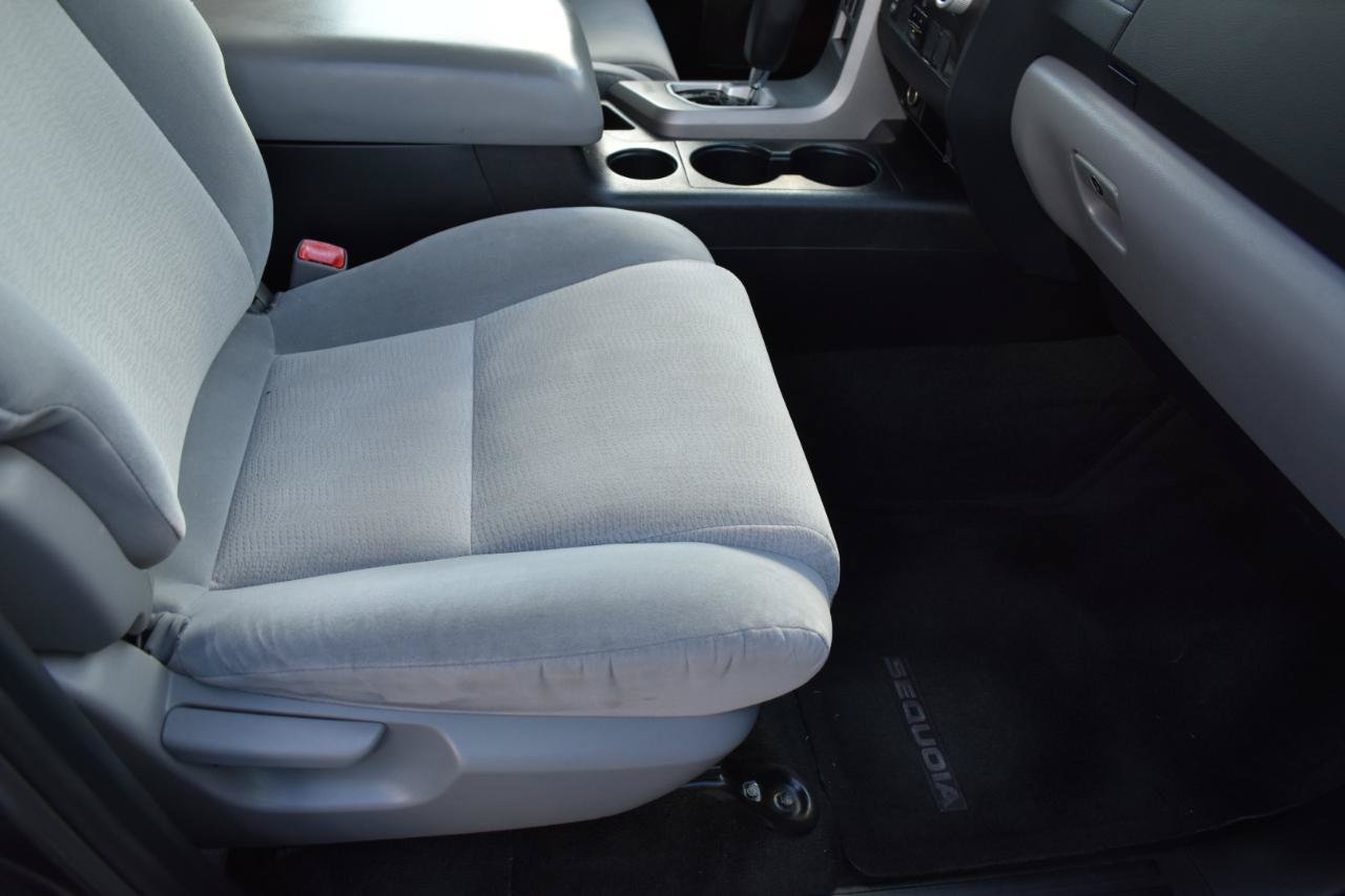 Used 2013 Toyota Sequoia SR5 AWD/4WD image 32