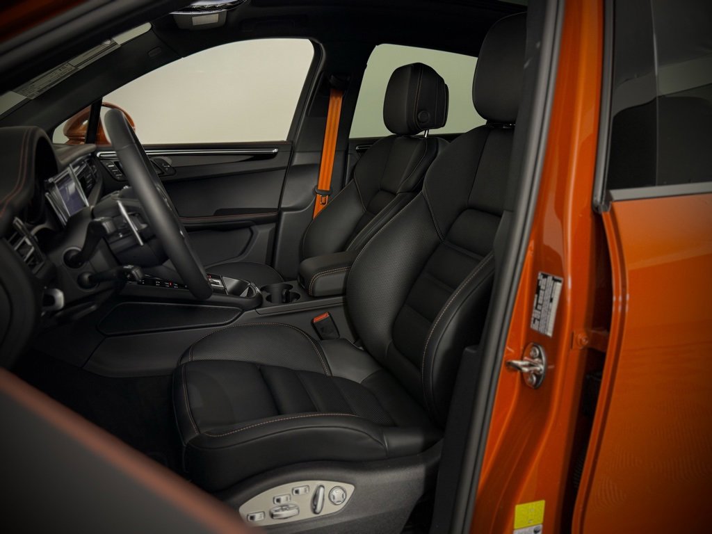 New 2025 Porsche Macan image 5