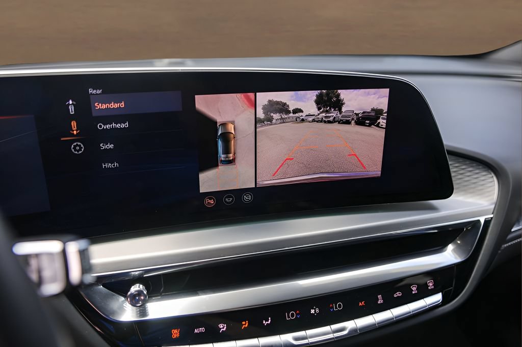 Certified 2024 Cadillac Lyriq Luxury AWD/4WD image 17