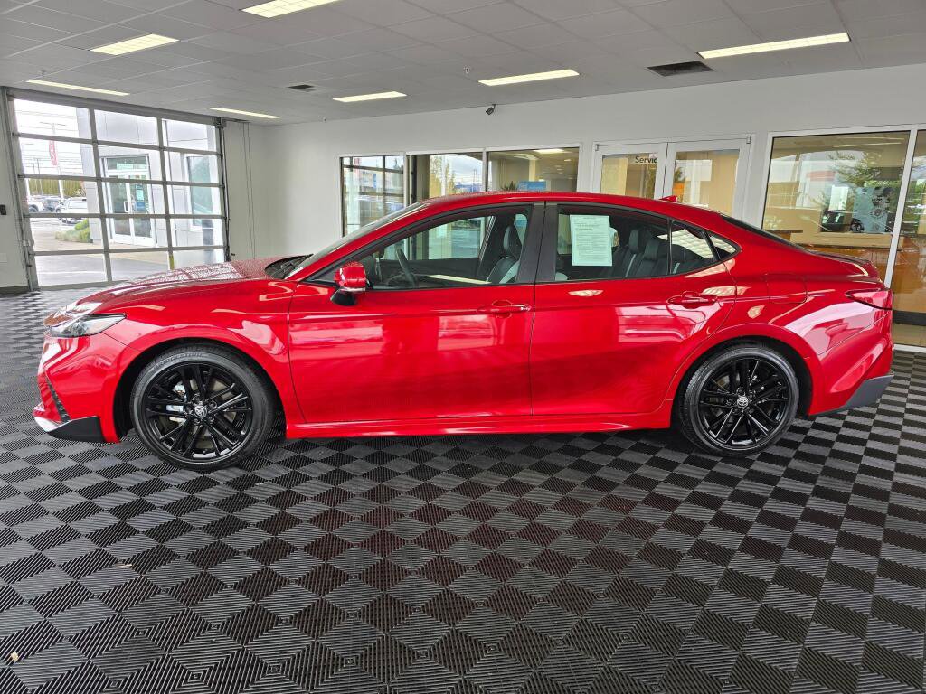 Used 2025 Toyota Camry SE image 6