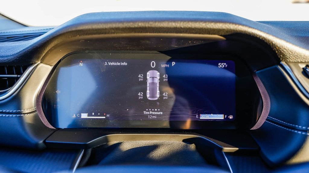 New 2025 Jeep Grand Cherokee Altitude image 24