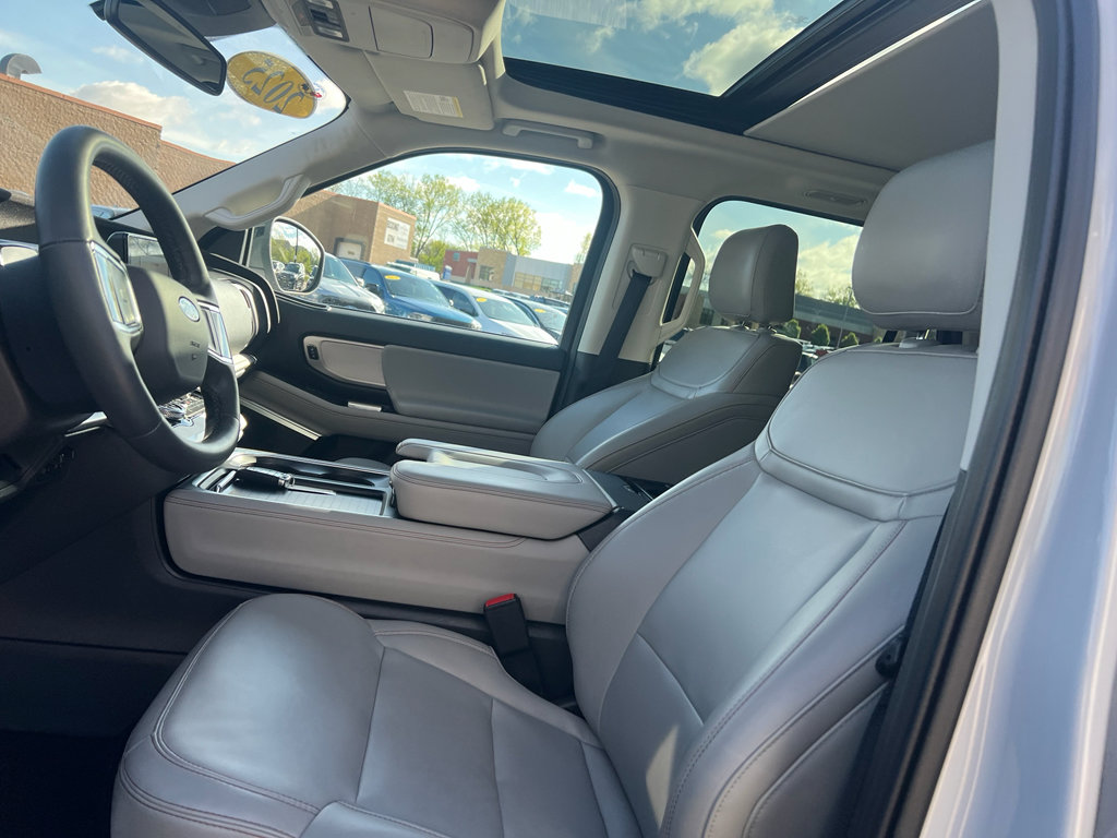 Used 2025 Ford Expedition Max Active AWD/4WD image 7