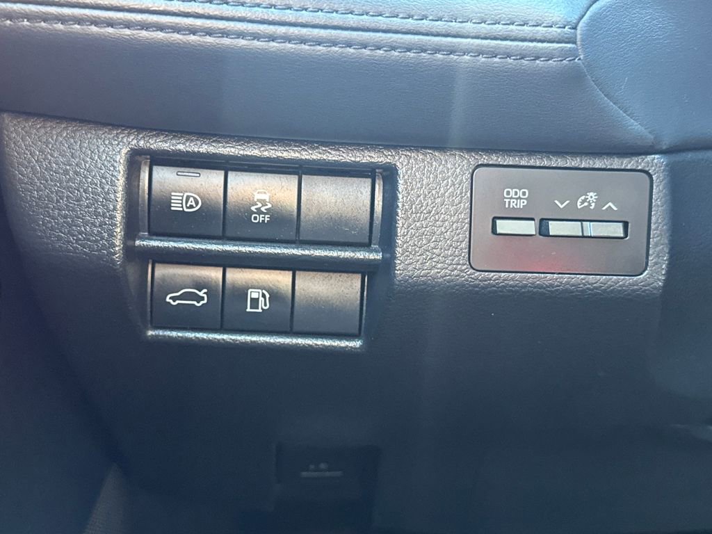 Used 2019 Toyota Avalon XLE w/ Moonroof Package image 30