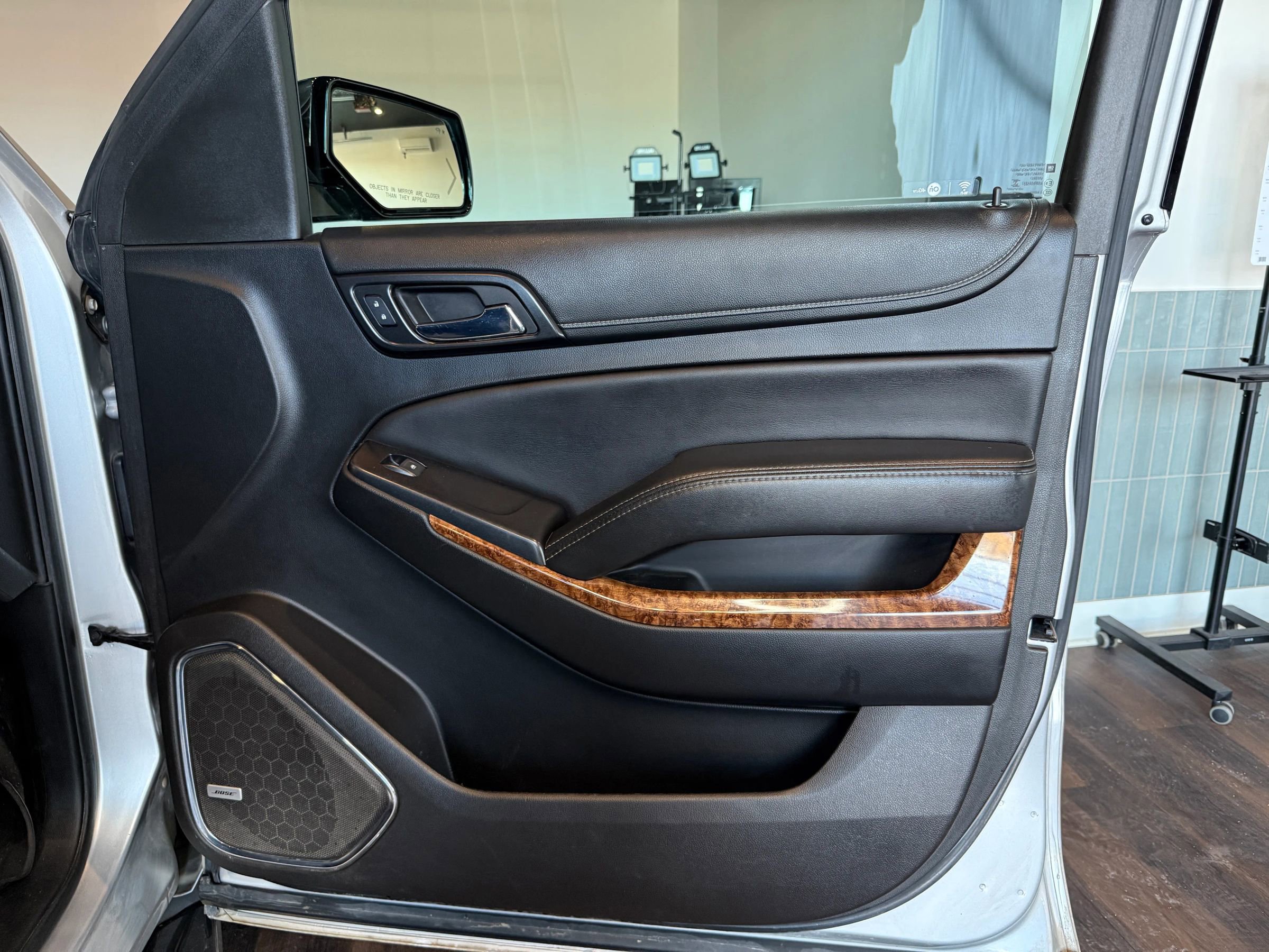 Used 2018 Chevrolet Suburban Premier image 38