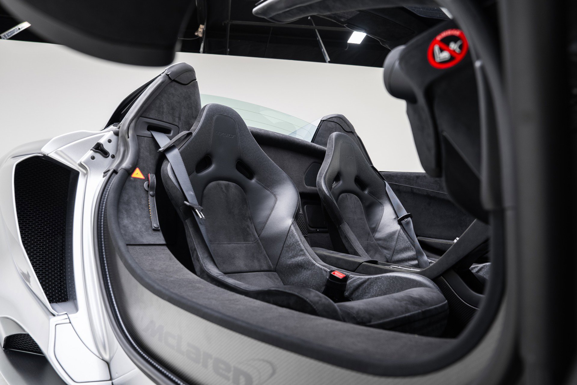 Used 2016 McLaren 675LT image 32