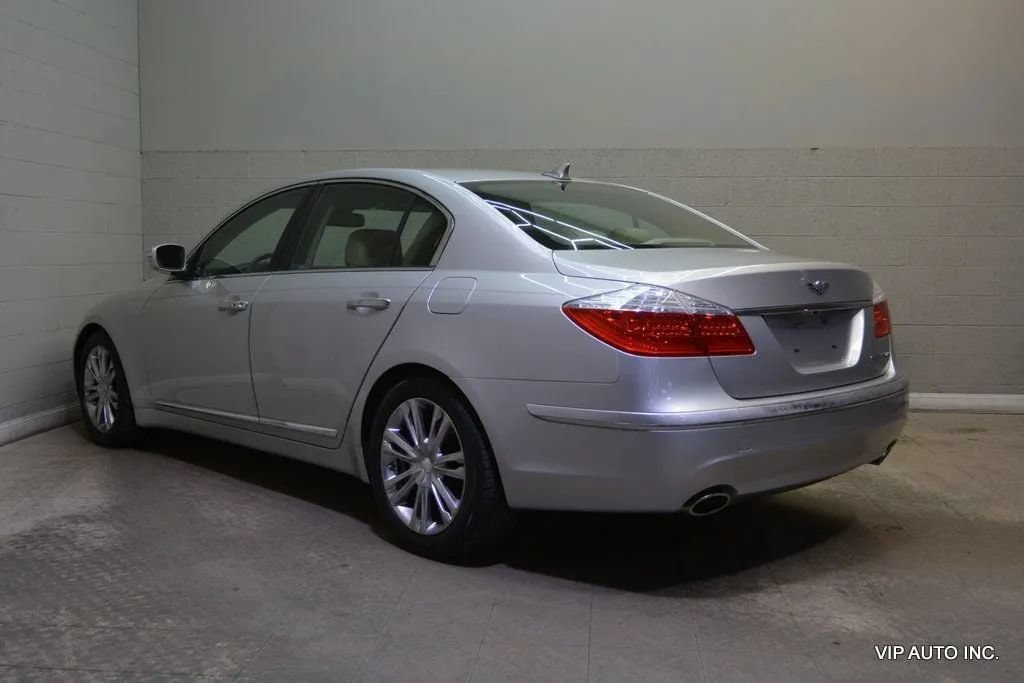 Used 2010 Hyundai Genesis 4.6 RWD image 3