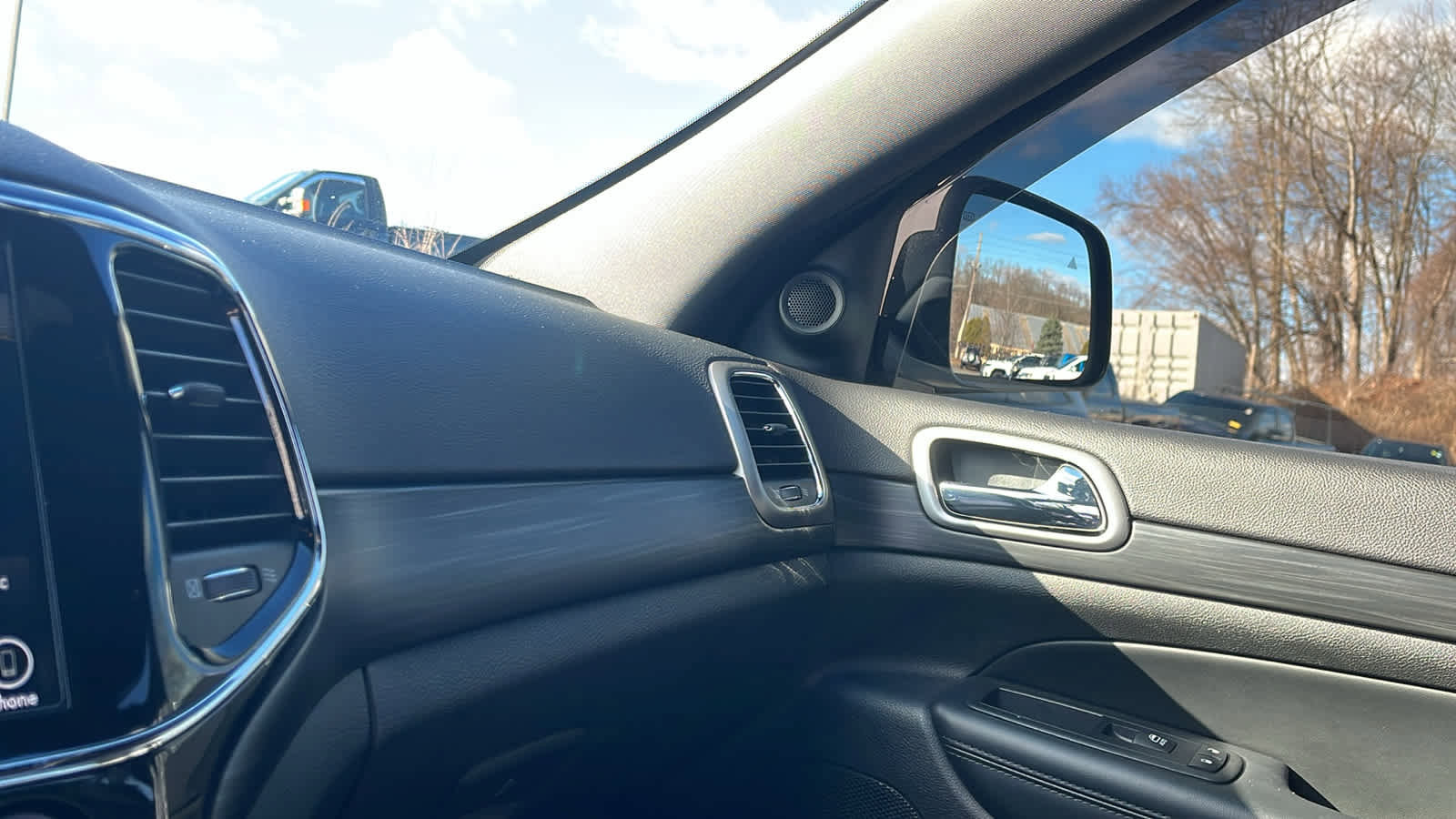 Used 2019 Jeep Grand Cherokee Altitude image 18