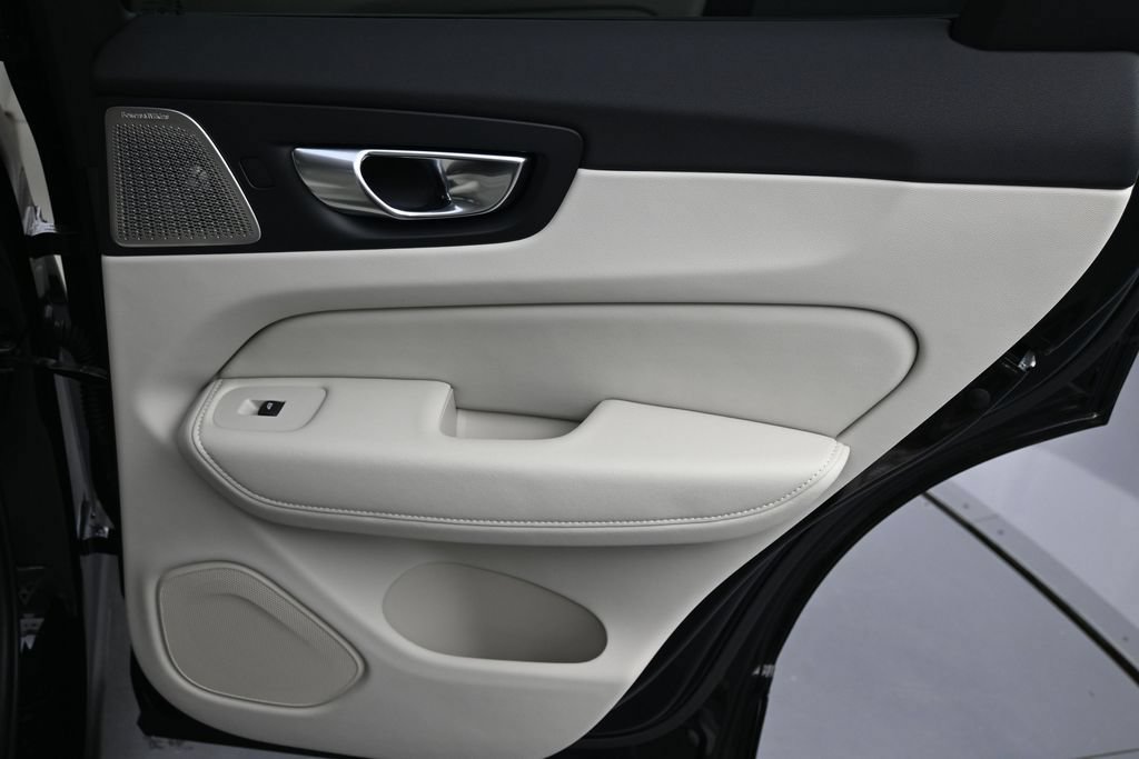 New 2026 Volvo XC60 B5 Ultra w/ Climate Package AWD/4WD image 15