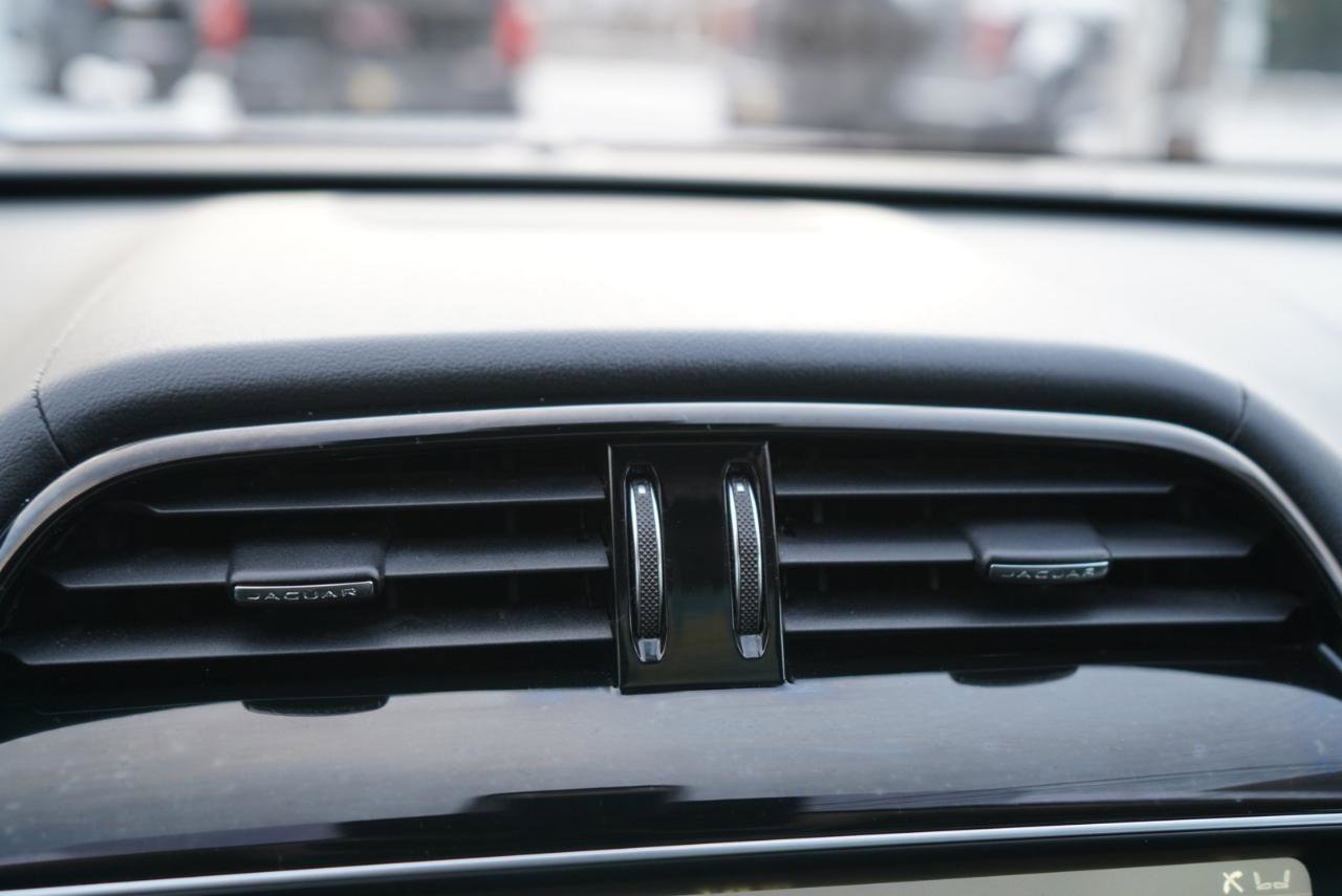 Used 2020 Jaguar F-PACE R-Sport image 44