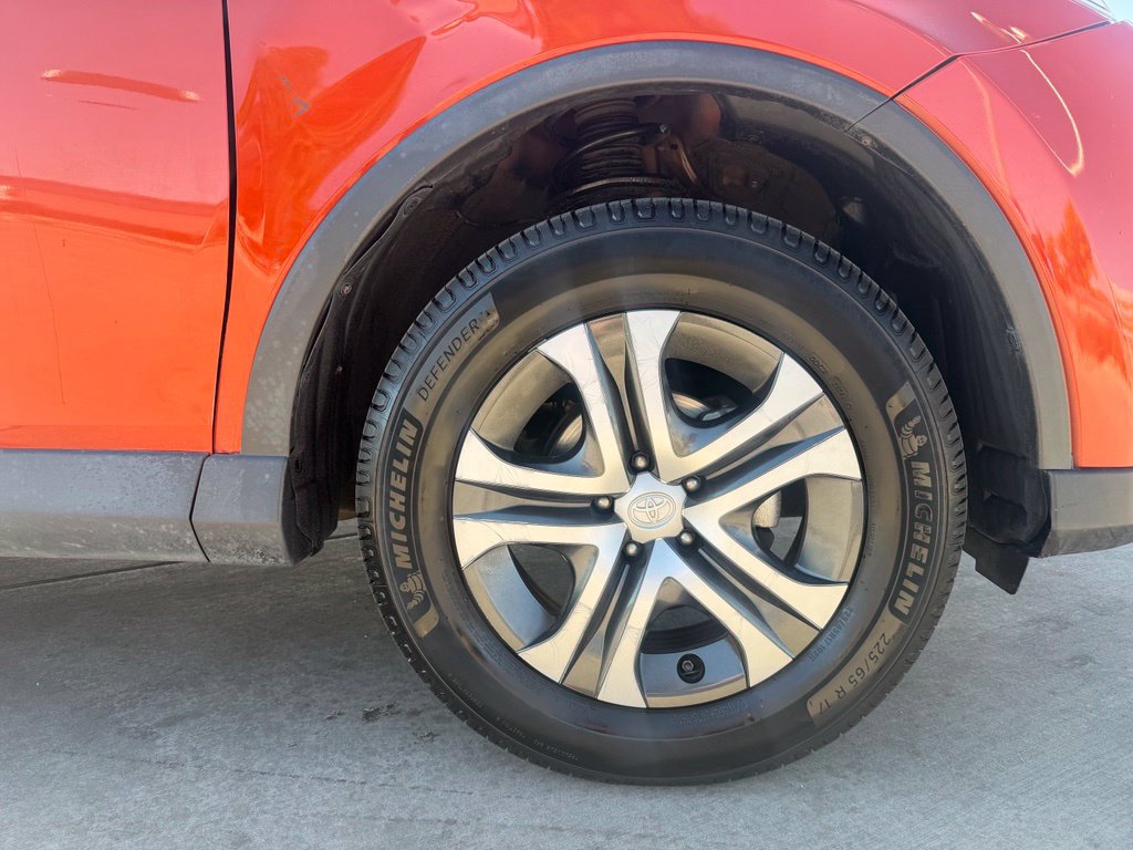 Used 2016 Toyota RAV4 LE AWD/4WD image 30