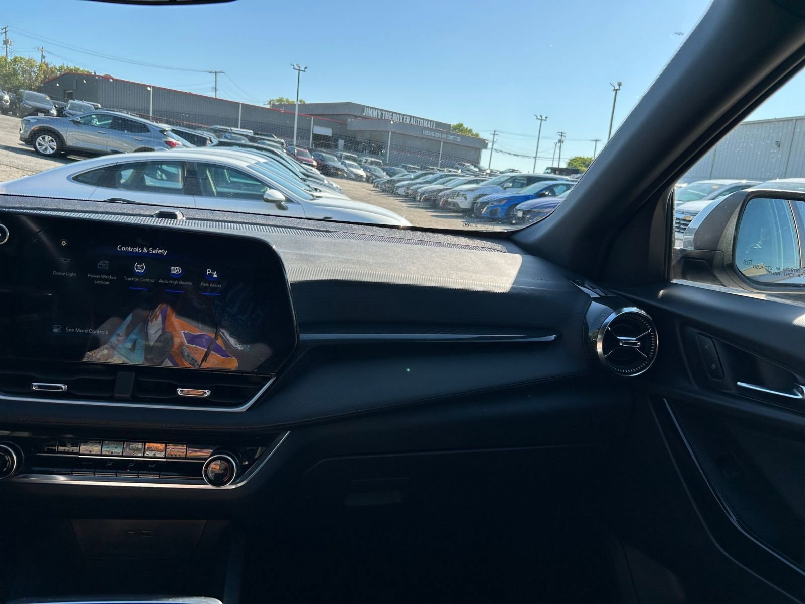 Used 2025 Chevrolet Equinox LT FWD image 30