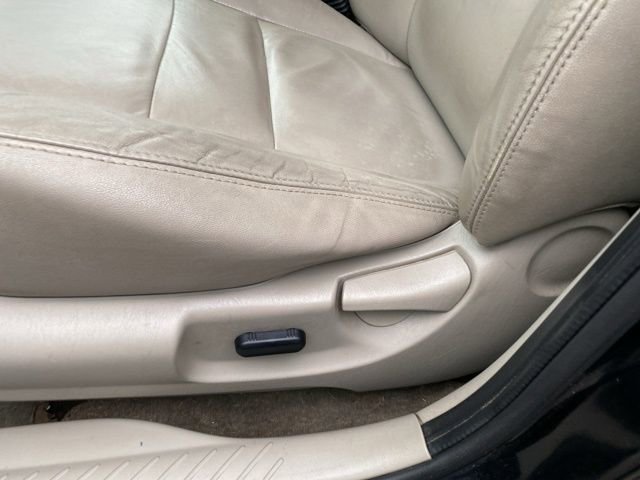 Used 2010 Ford Escape XLT image 16