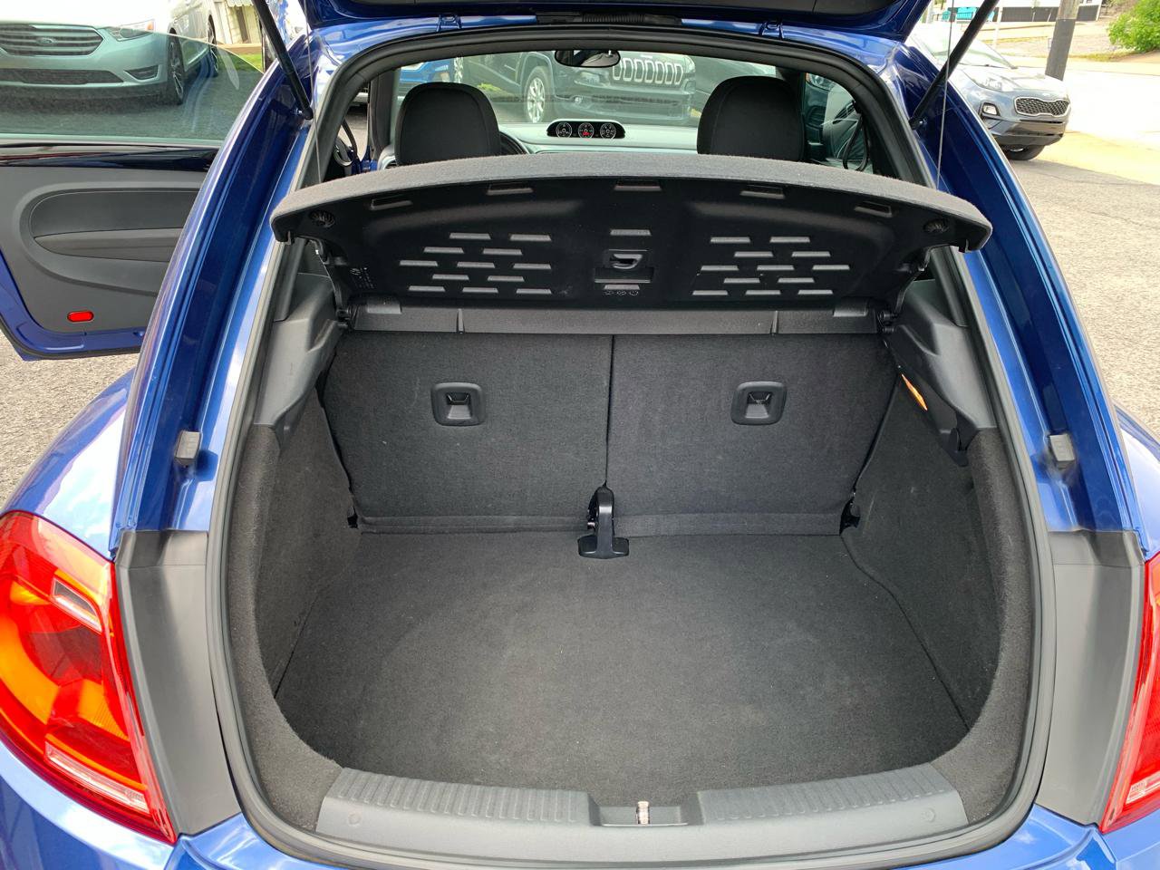 Used 2013 Volkswagen Beetle 2.0T FWD image 9
