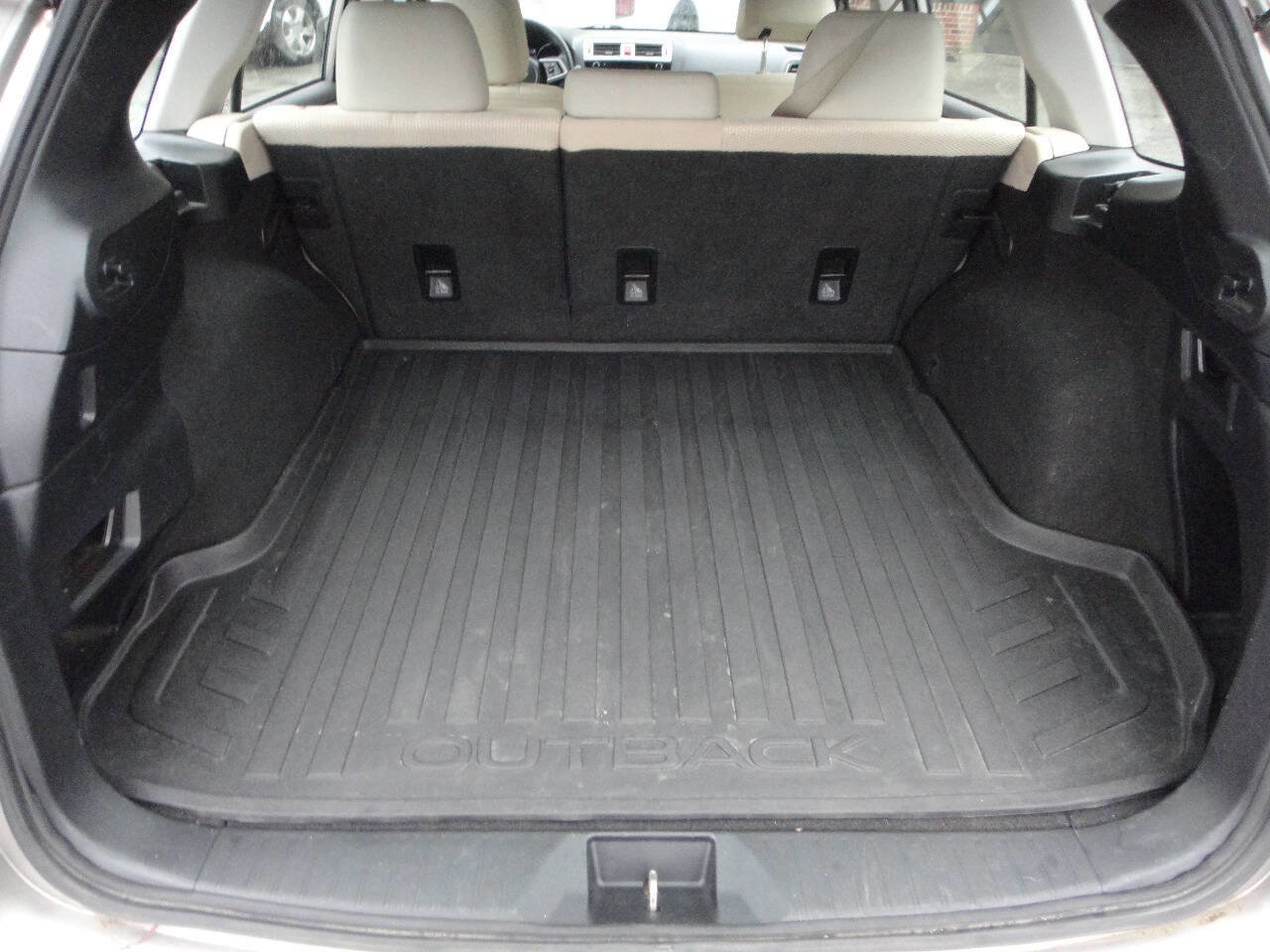 Used 2019 Subaru Outback 2.5i AWD/4WD image 11