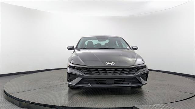 Used 2025 Hyundai Elantra Limited FWD image 12