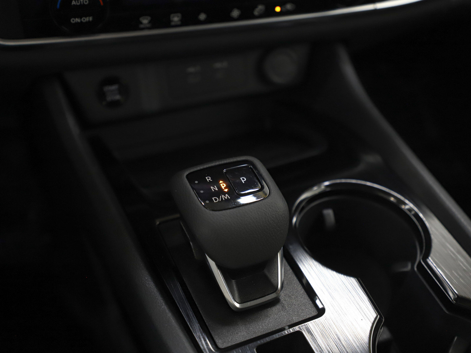 Used 2025 Nissan Rogue SV image 24