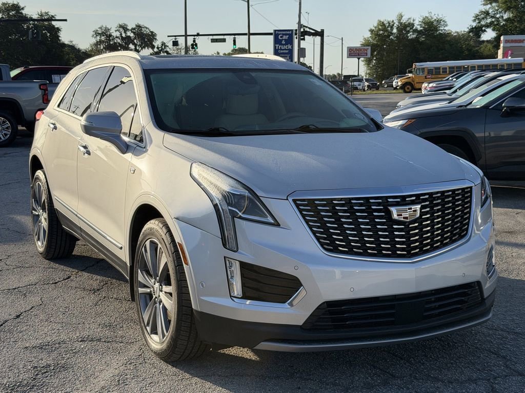 Used 2020 Cadillac XT5 Premium Luxury FWD image 2