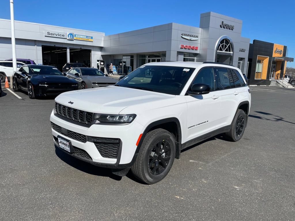 New 2026 Jeep Grand Cherokee Altitude AWD/4WD image 1