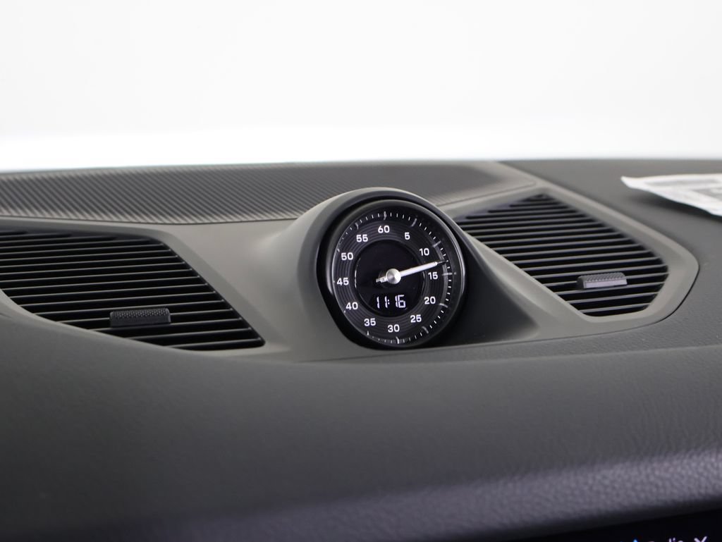 New 2026 Porsche Cayenne Coupe AWD/4WD image 9