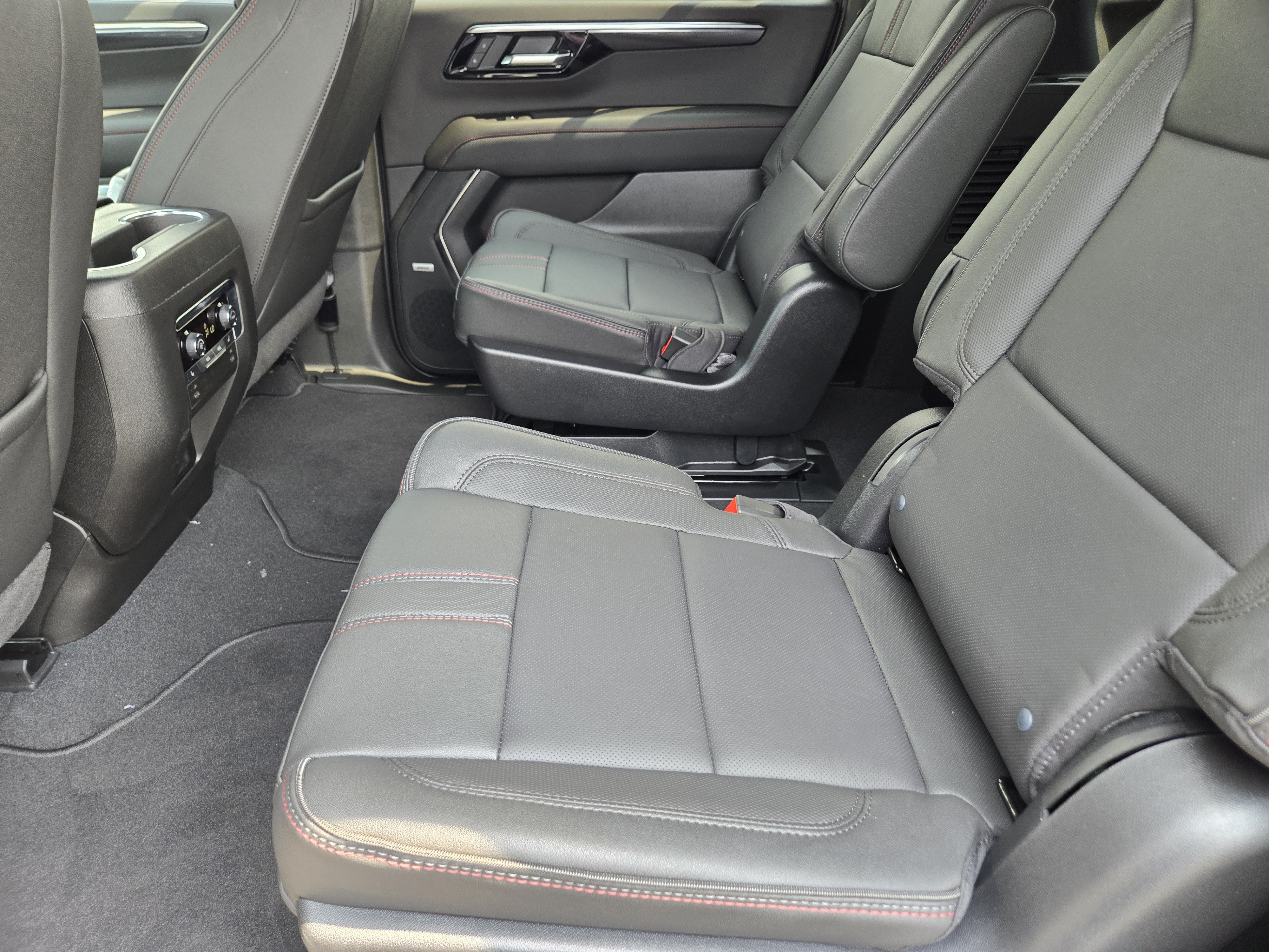 New 2026 Chevrolet Suburban RST w/ RST Capability Package AWD/4WD image 21