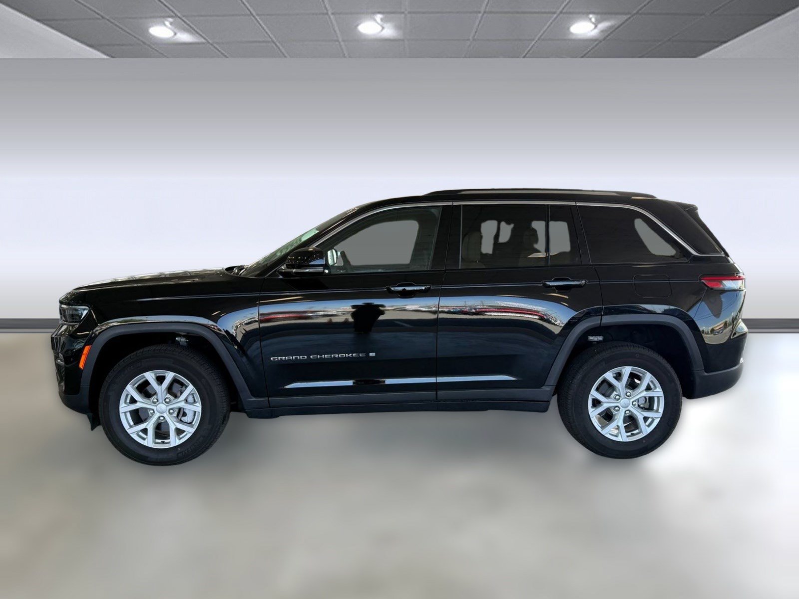 Used 2023 Jeep Grand Cherokee Limited AWD/4WD image 2