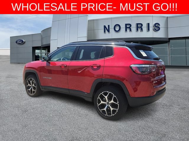 Used 2025 Jeep Compass Limited AWD/4WD image 3