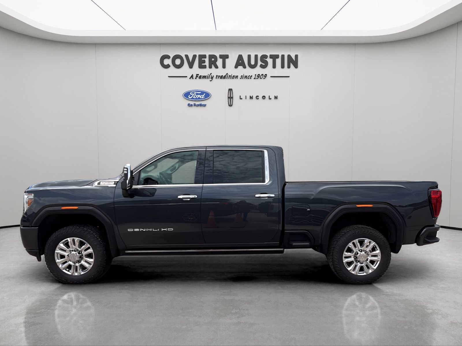 Used 2023 GMC Sierra 3500 Denali w/ Denali Ultimate Package AWD/4WD image 3