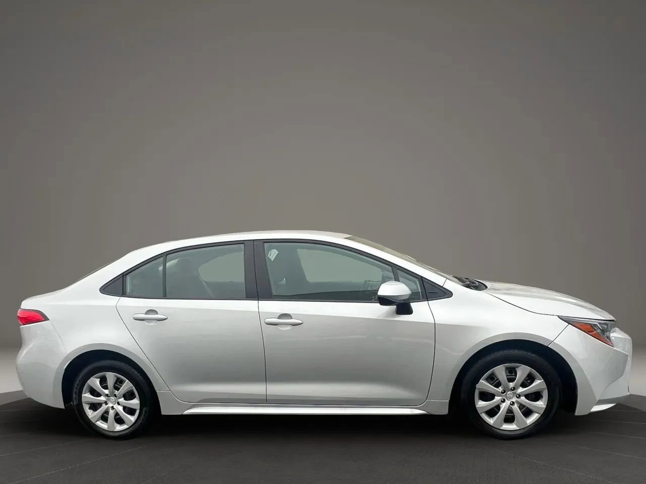 Used 2025 Toyota Corolla LE image 4