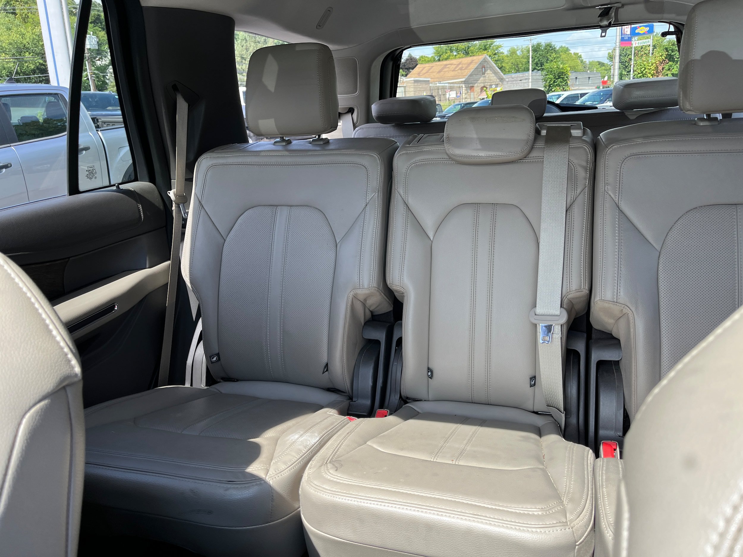 Used 2019 Ford Expedition Limited w/ Equipment Group 301A AWD/4WD image 23