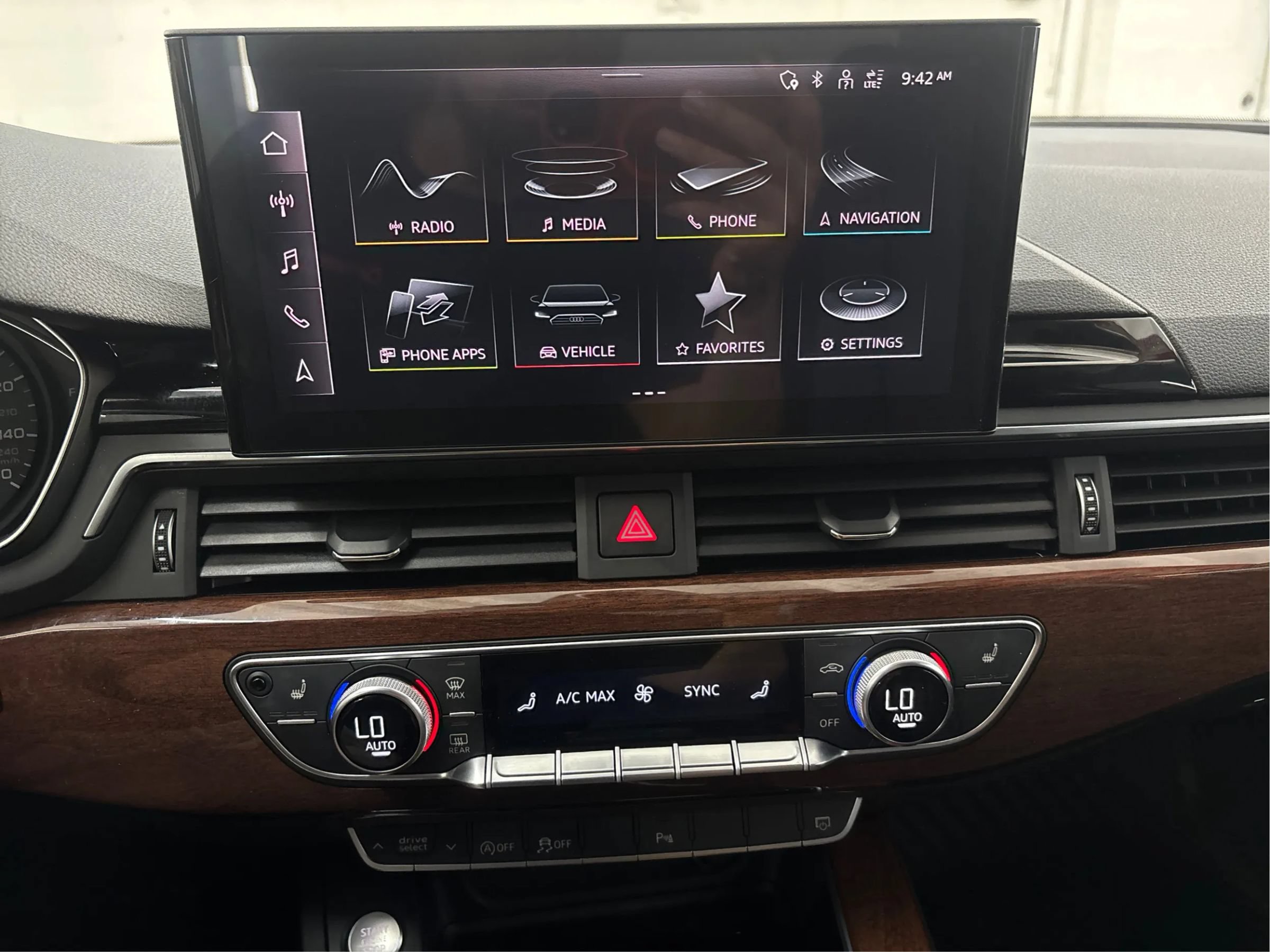 Used 2023 Audi A4 2.0T Premium w/ Convenience Package AWD/4WD image 19