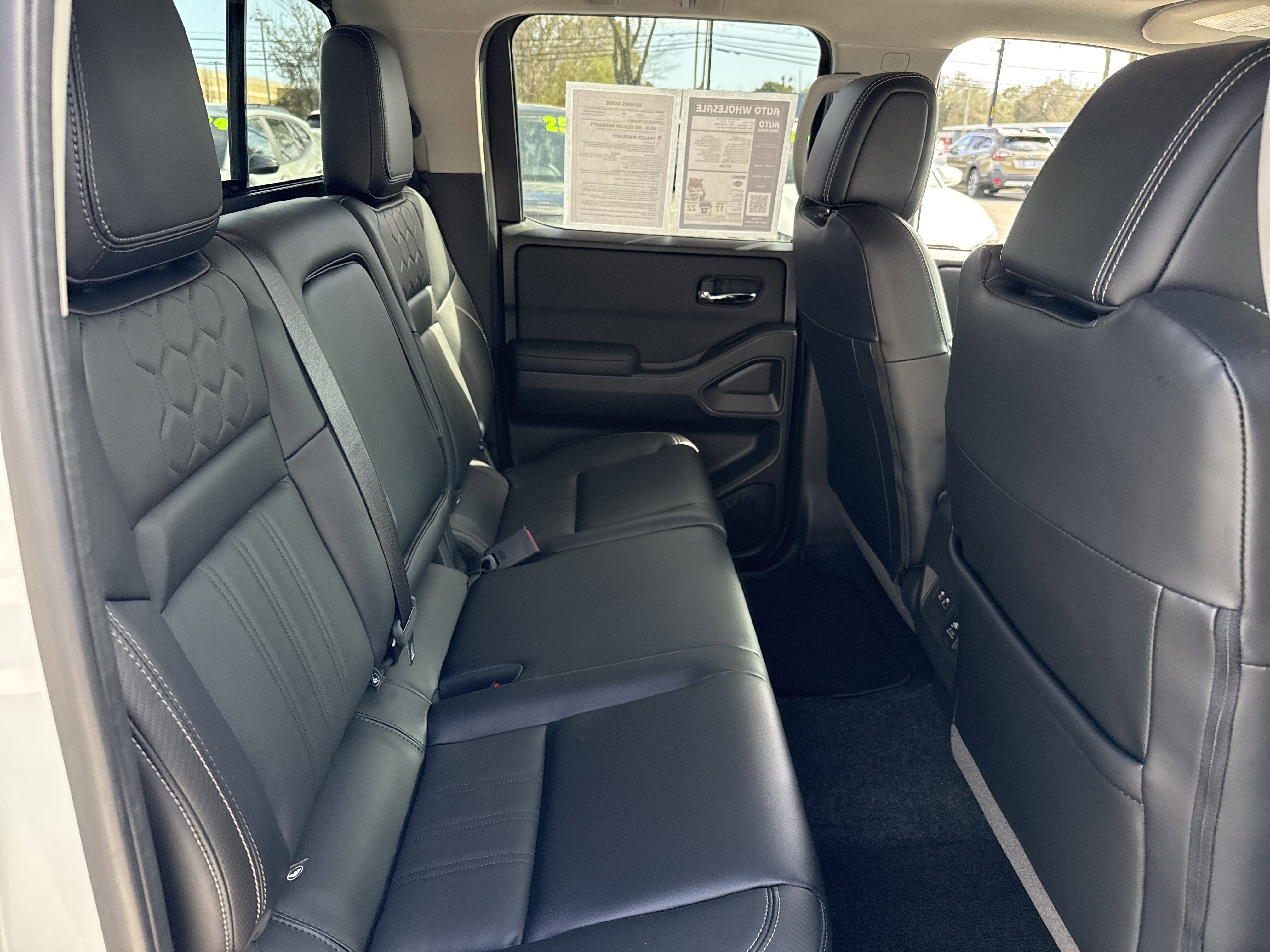 Used 2024 Nissan Frontier SL w/ Technology Package AWD/4WD image 11