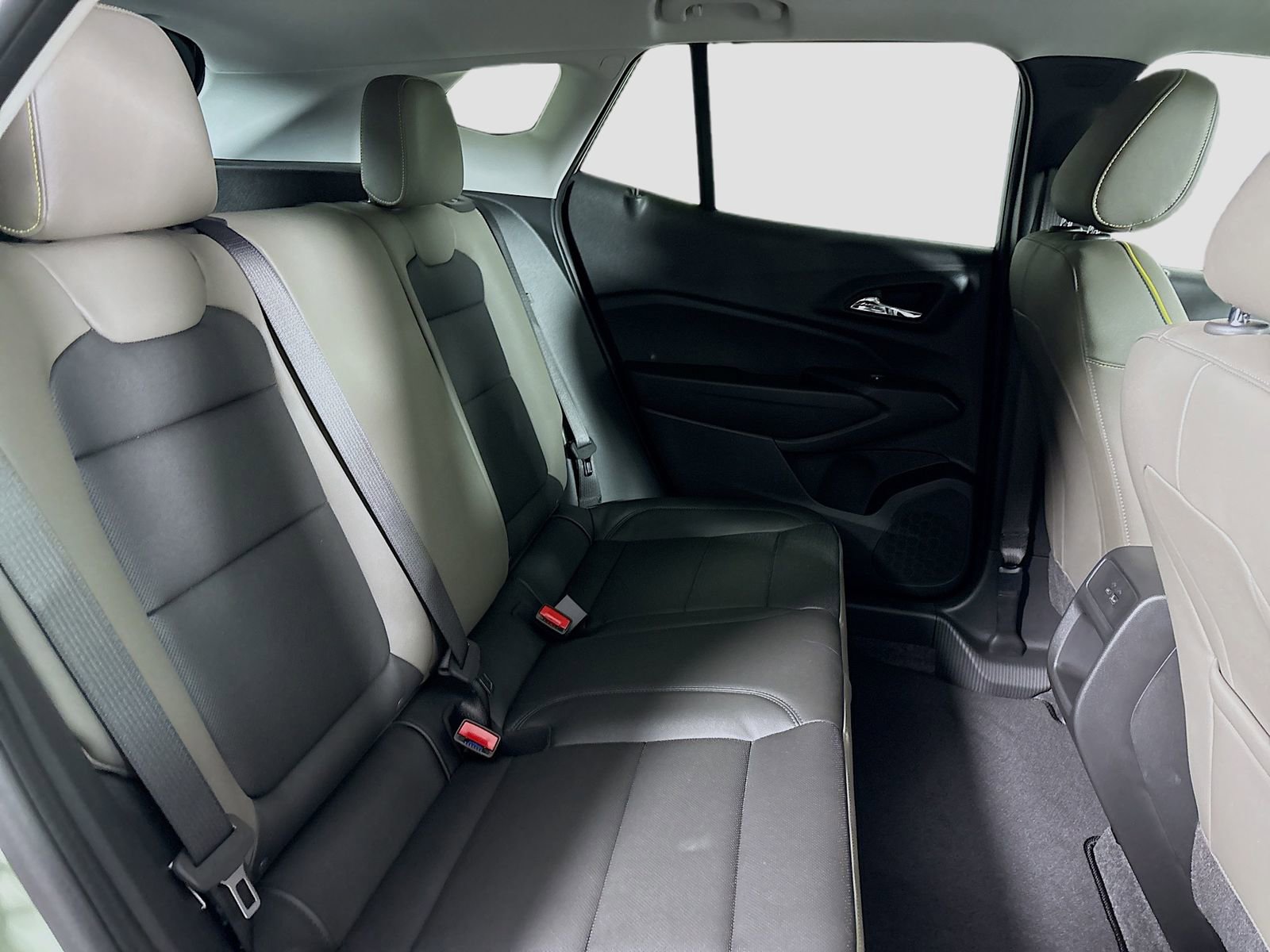 New 2026 Chevrolet Trax ACTIV w/ Sunroof Package image 32