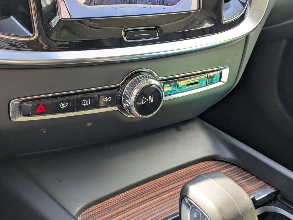 Used 2025 Volvo V60 B5 Cross Country Plus image 22