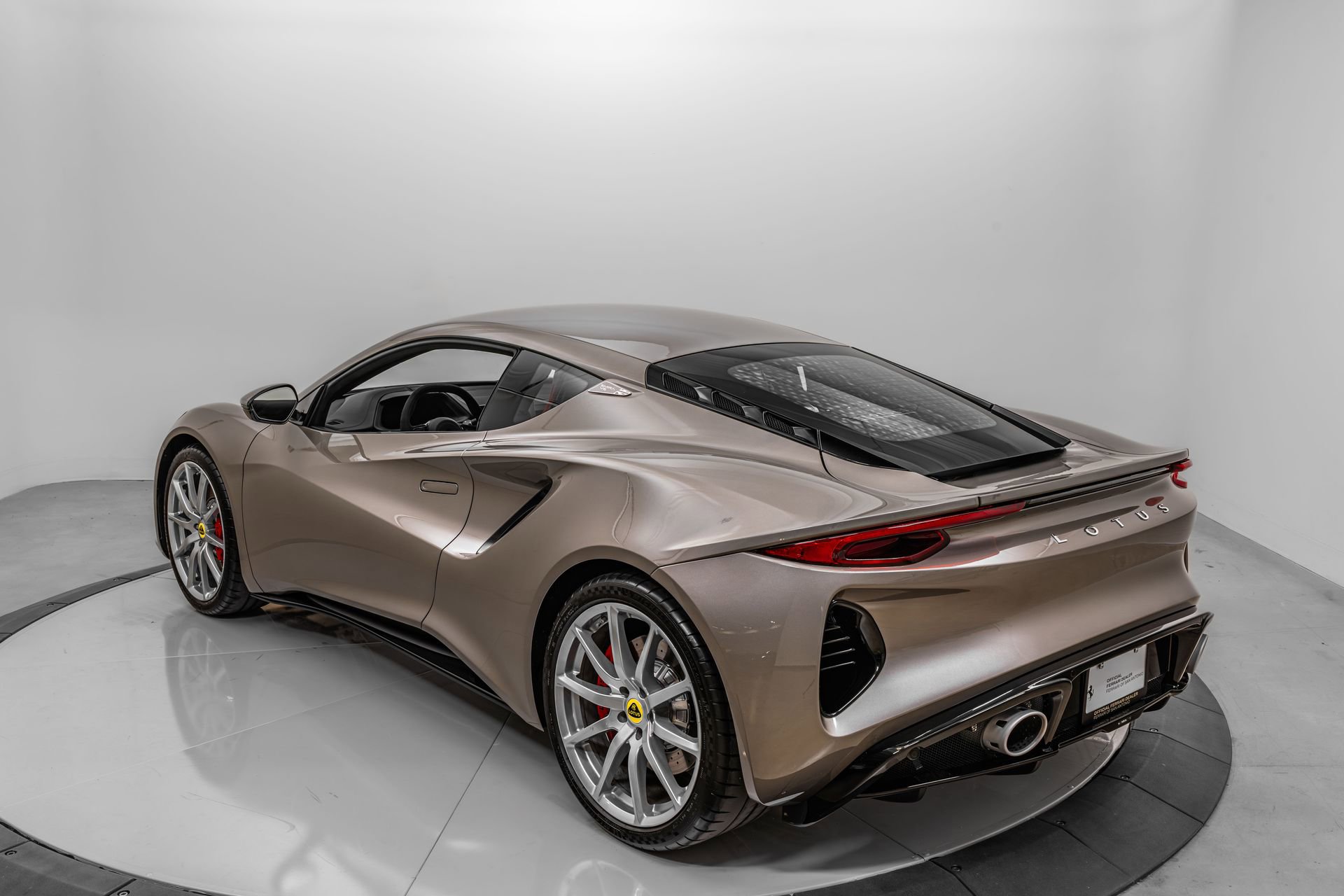 Used 2025 Lotus Emira RWD image 7
