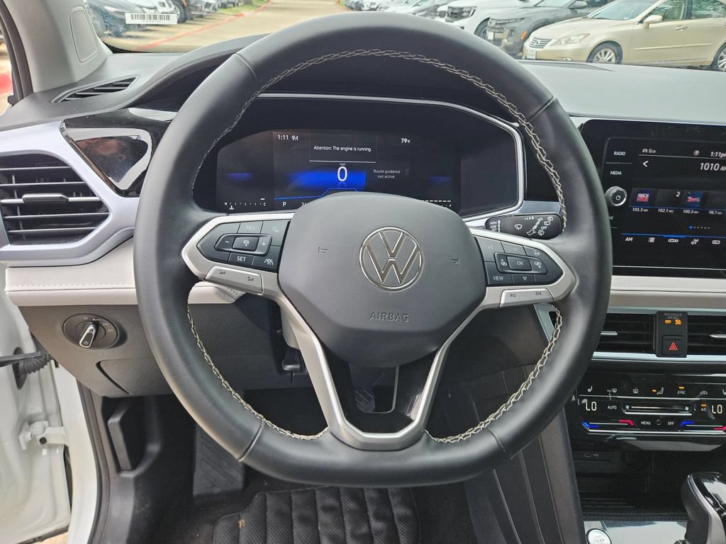 Used 2025 Volkswagen Taos SE AWD/4WD image 18