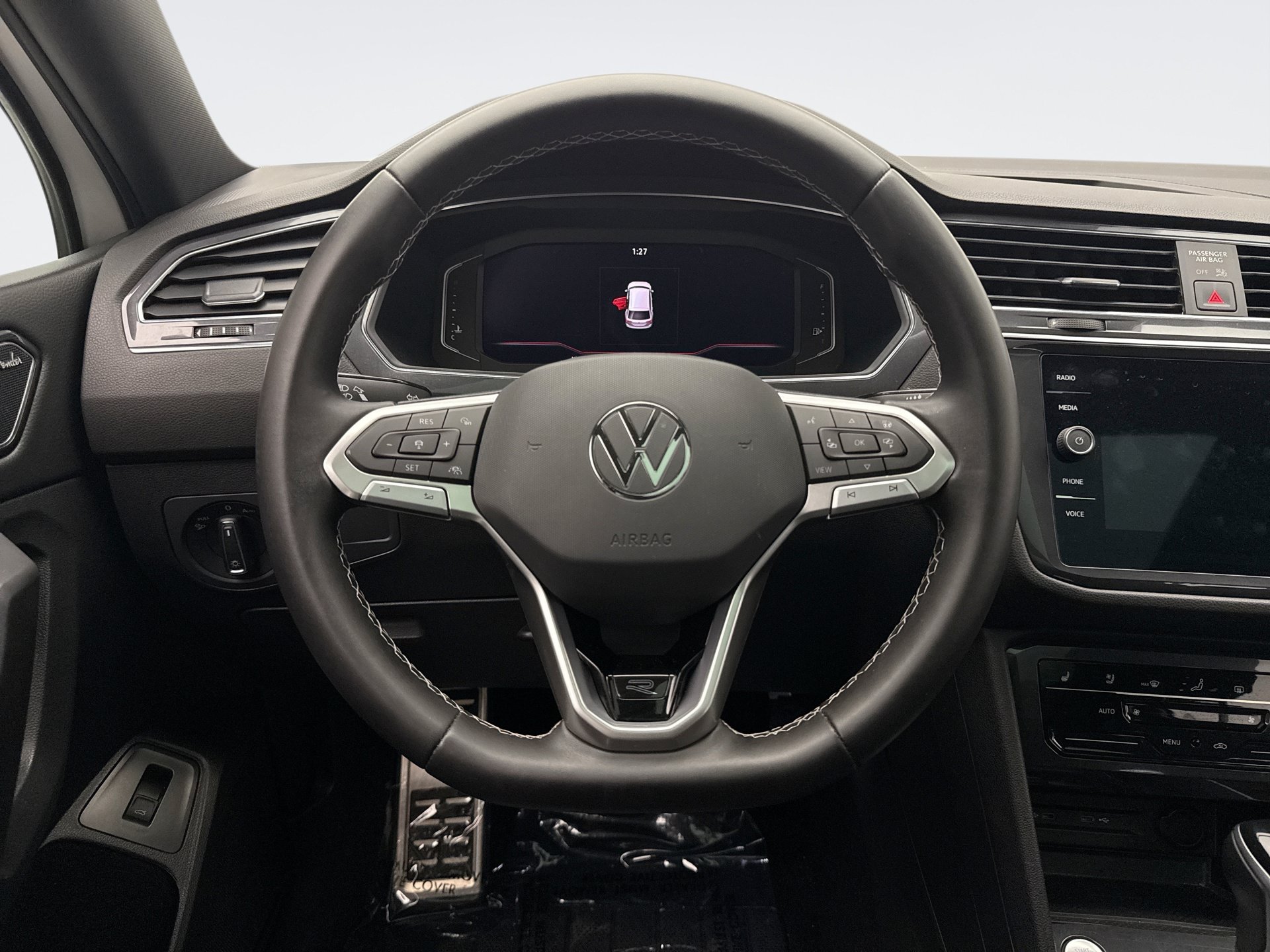 Used 2023 Volkswagen Tiguan SEL R-Line AWD/4WD image 12
