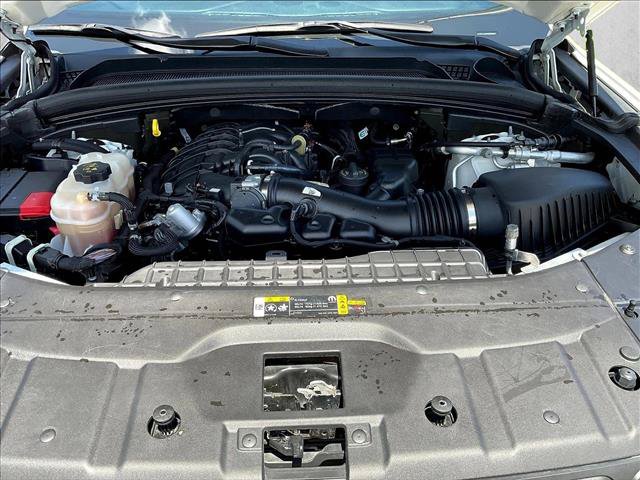 Used 2022 Jeep Grand Cherokee L Laredo RWD image 9