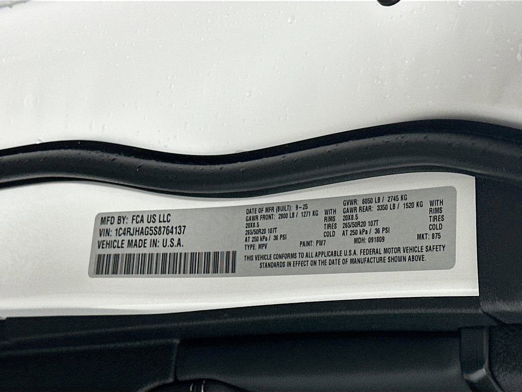 New 2025 Jeep Grand Cherokee Altitude image 19