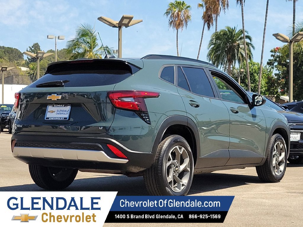 Used 2025 Chevrolet Trax LT FWD image 11