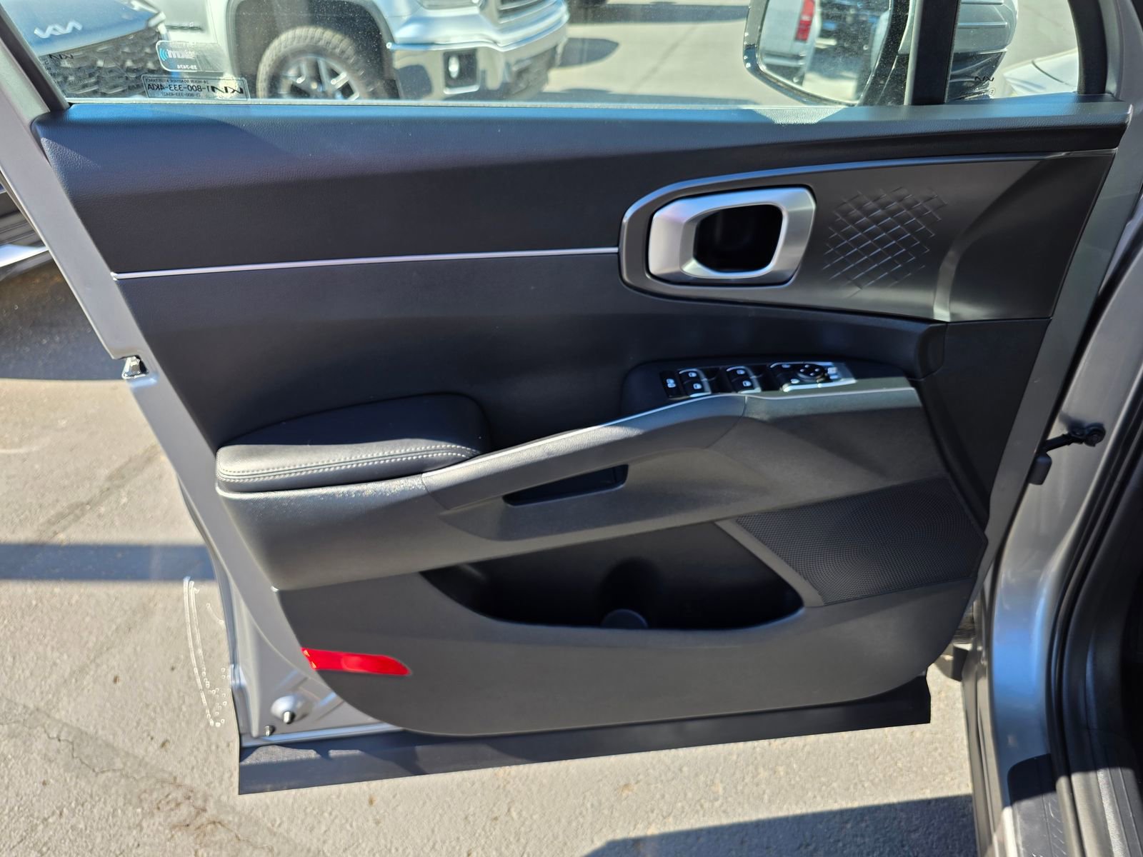 Used 2023 Kia Sorento EX w/ Panoramic Sunroof Package AWD/4WD image 10
