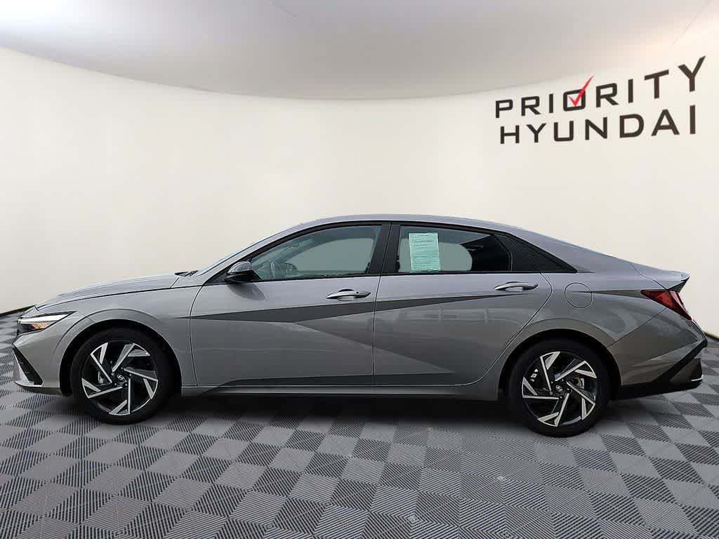 Used 2025 Hyundai Elantra Sport FWD image 7
