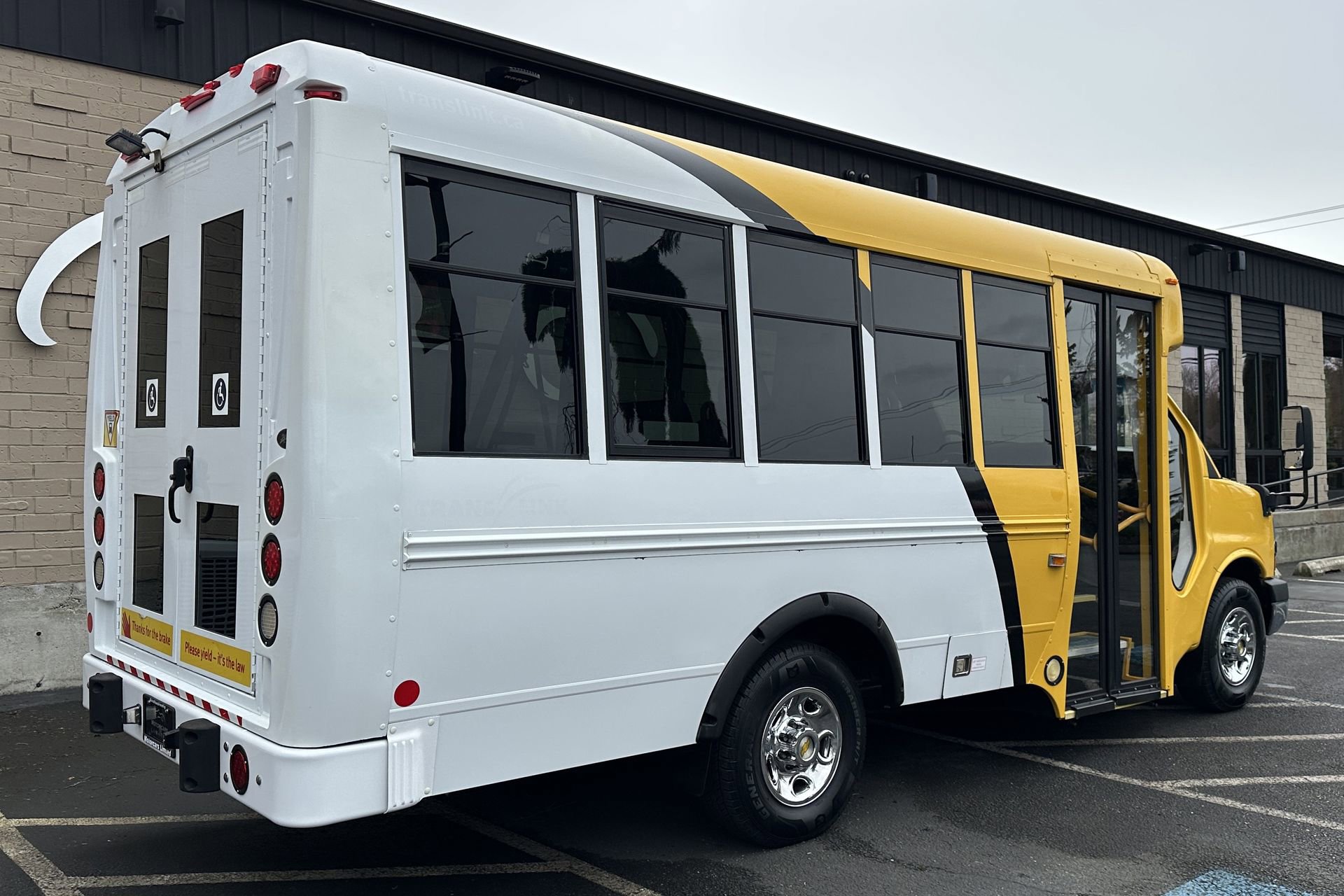 Used 2015 Chevrolet Express 3500 RWD image 3