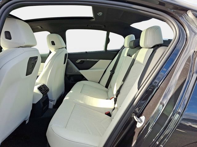 New 2026 BMW 530i xDrive w/ Executive Package image 9