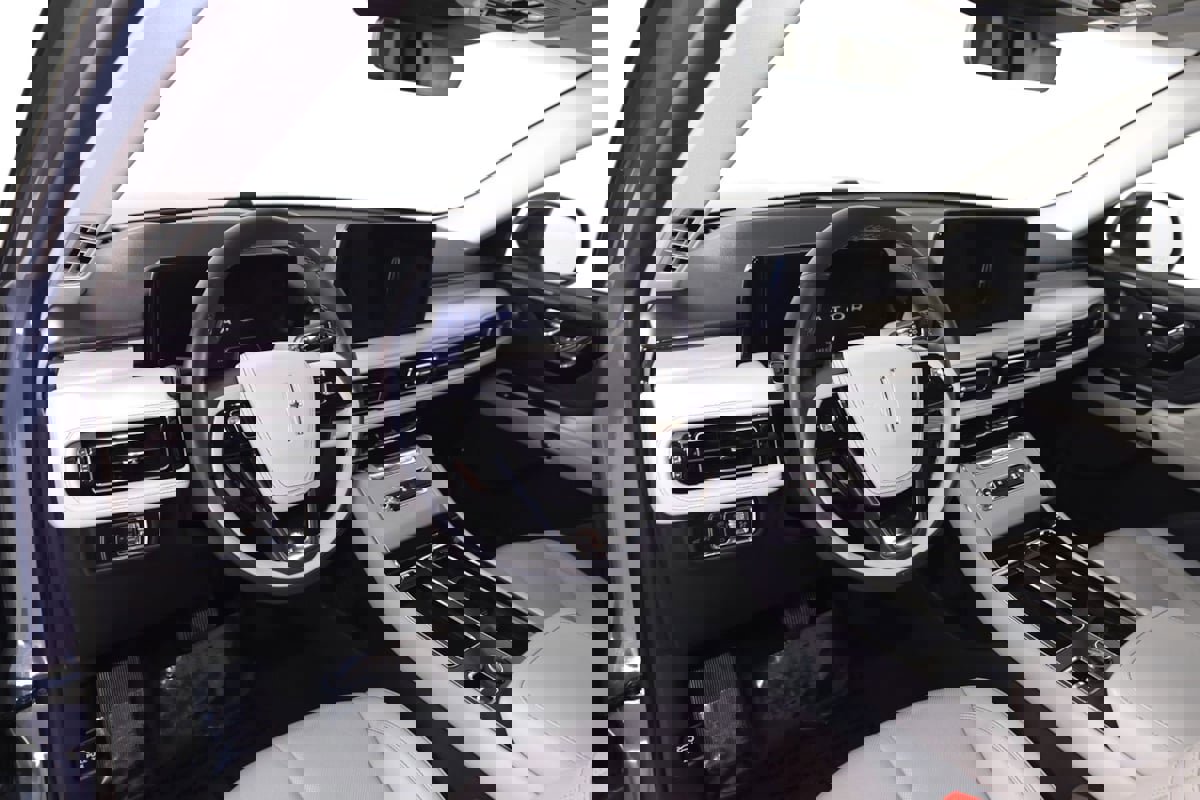 Used 2025 Lincoln Aviator Reserve w/ Illumination Package AWD/4WD image 28