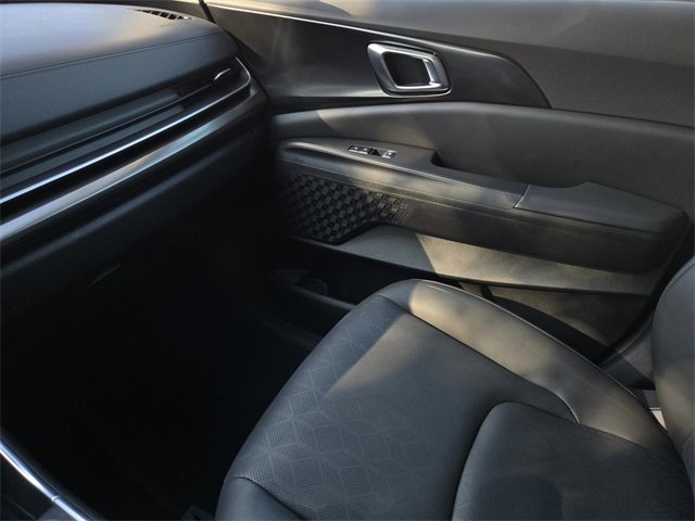 Certified 2025 Kia Carnival SX w/ SX Dark Edition Package image 27