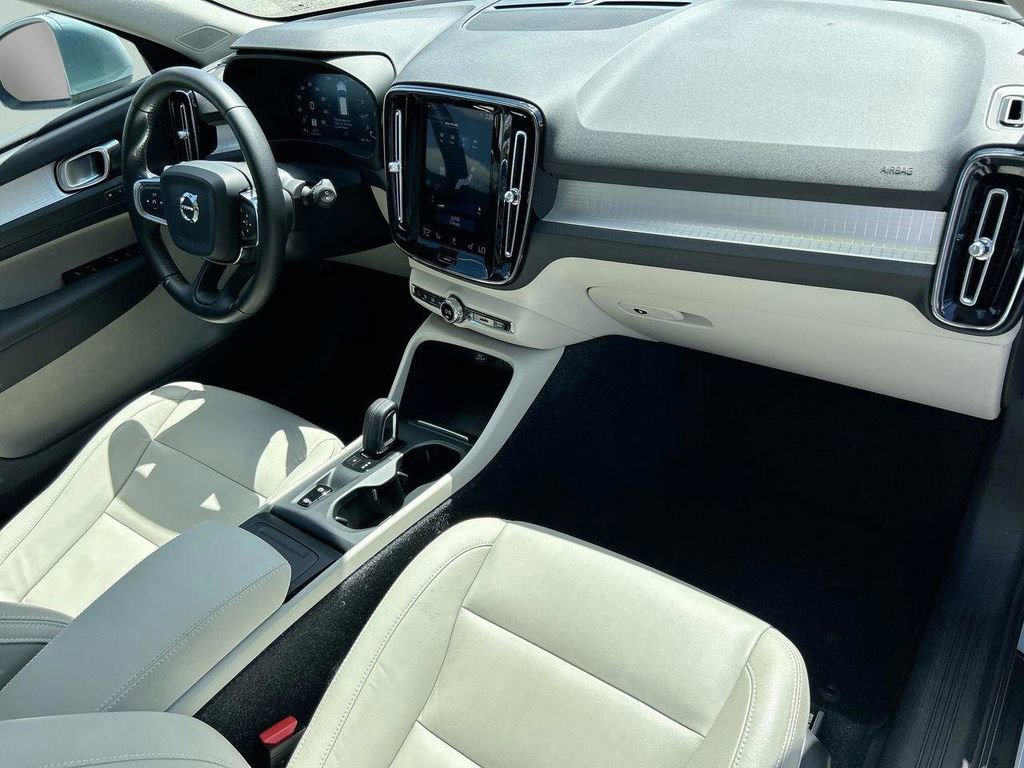 Used 2019 Volvo XC40 T5 Momentum image 17