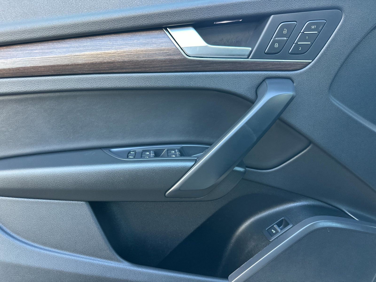 Used 2023 Audi Q5 2.0T Premium w/ Convenience Package image 11