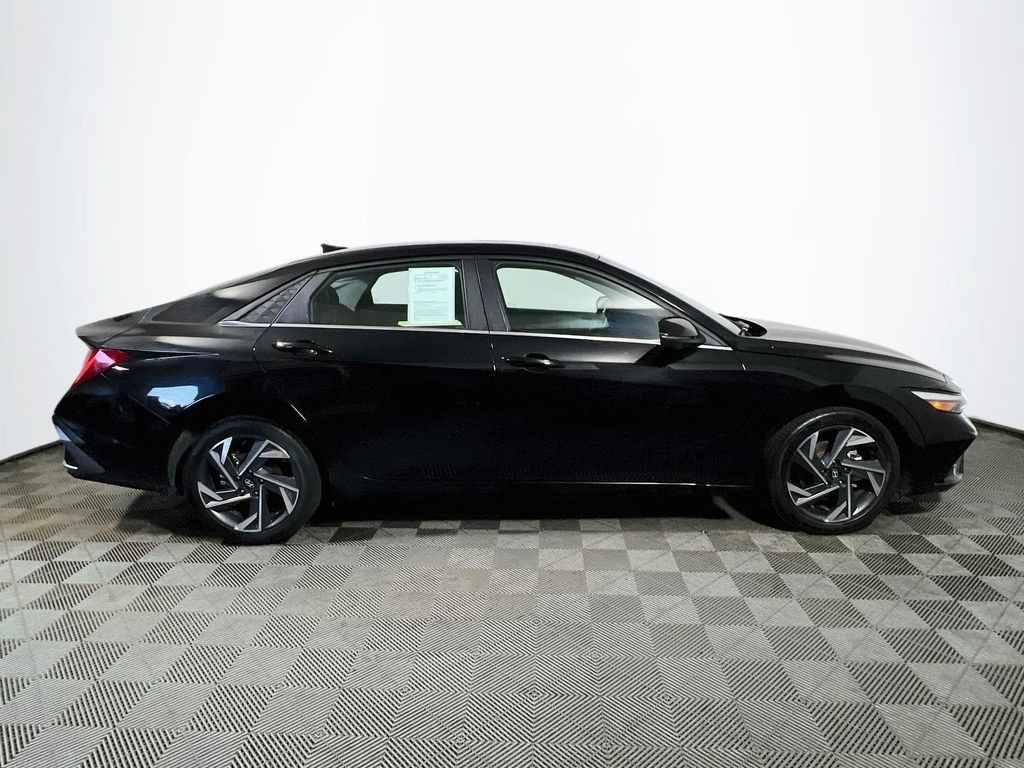 Used 2024 Hyundai Elantra Limited FWD image 8