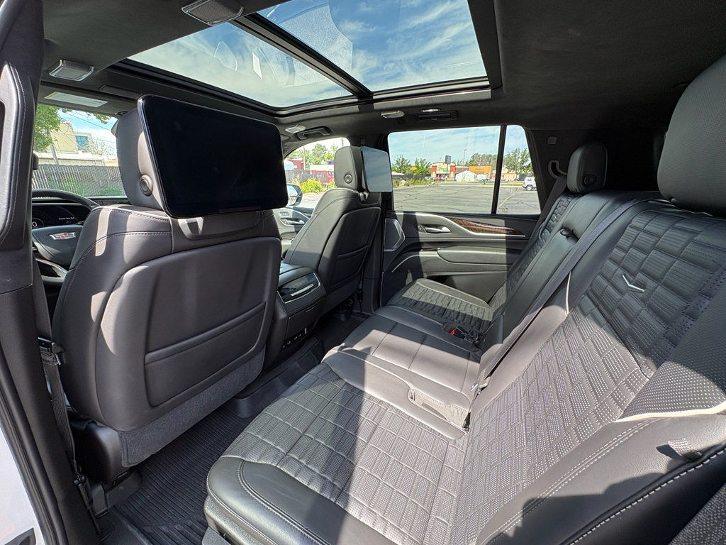 Used 2021 Cadillac Escalade Premium Luxury Platinum AWD/4WD image 22