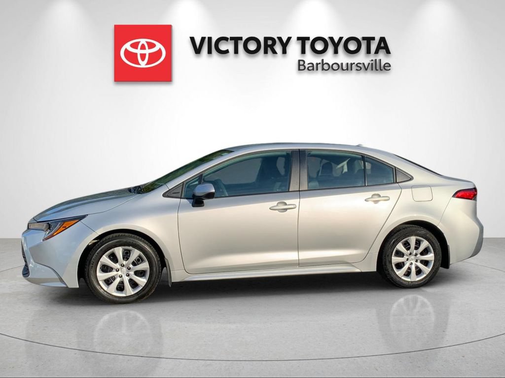 Used 2024 Toyota Corolla LE FWD image 2